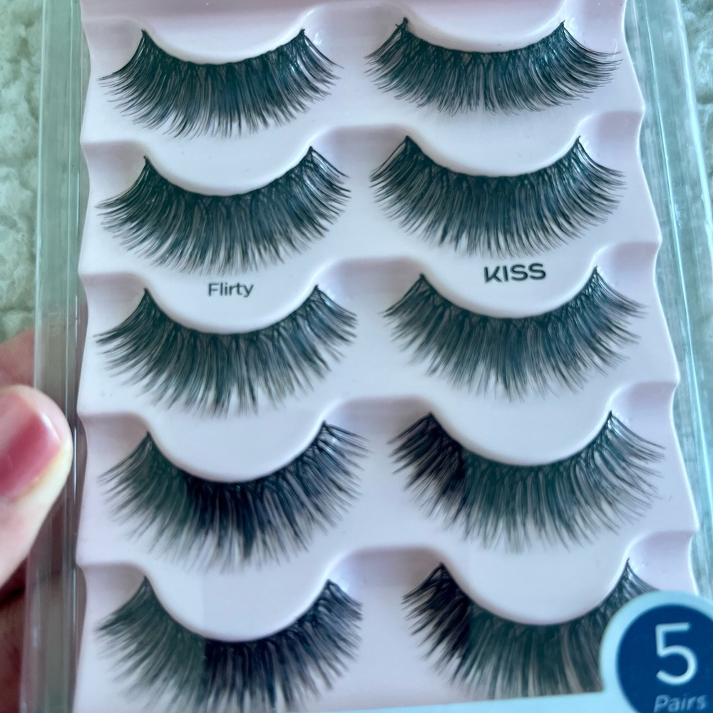 Lashes - 5 sets - Picture 2 of 4